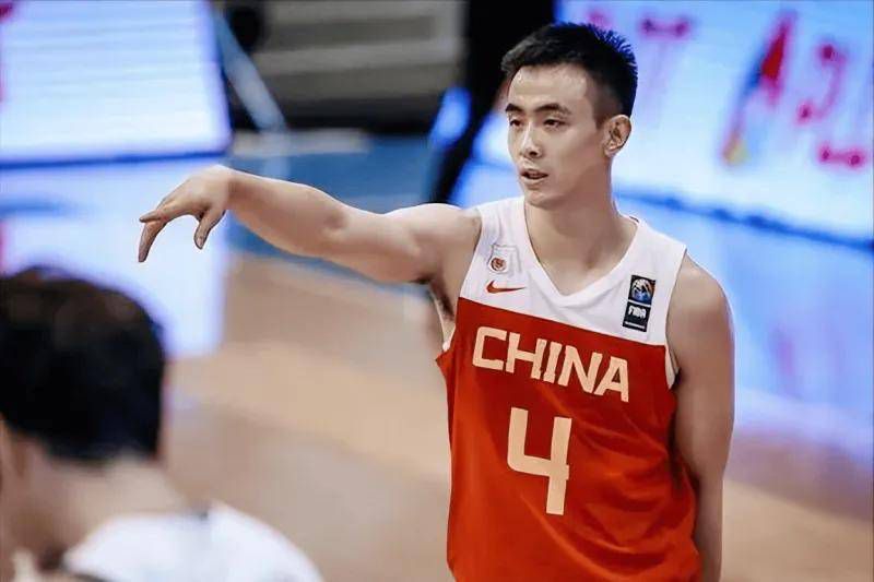 在ktv我被两个男人吃奶